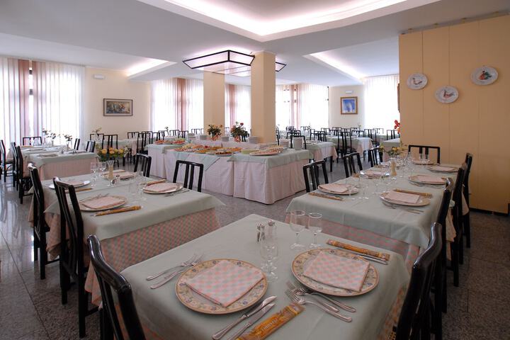 Dining 44 of 73
