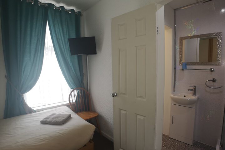 Room 49 of 102