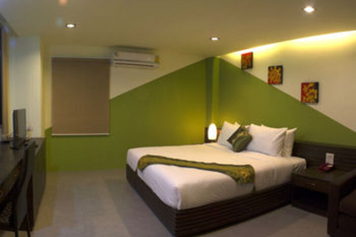 Room 4 of 18