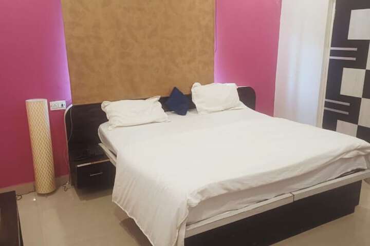 Room 5 of 33
