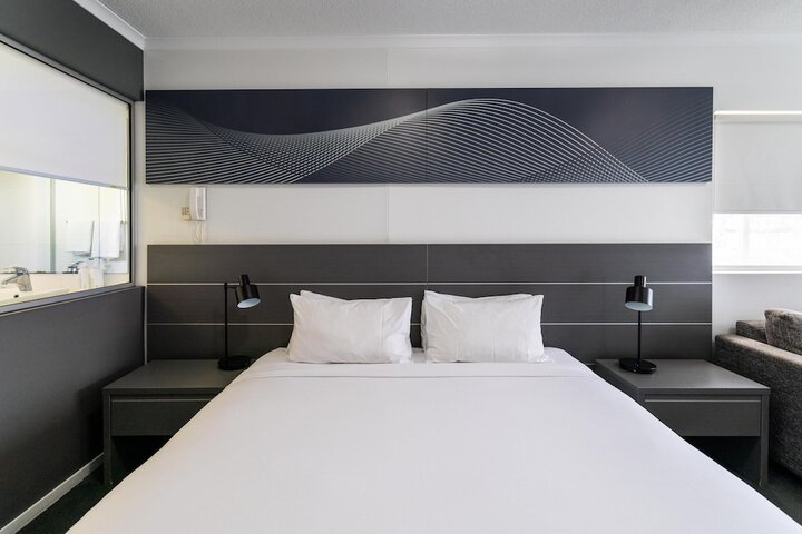 Room 8 of 74