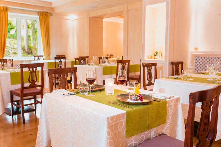 Dining 75 of 106