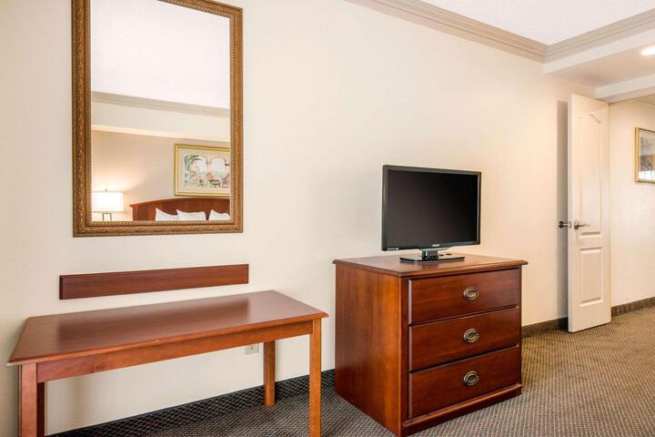 1 King Bed (9 of 18)