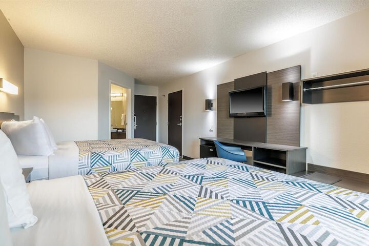Room 10 of 24