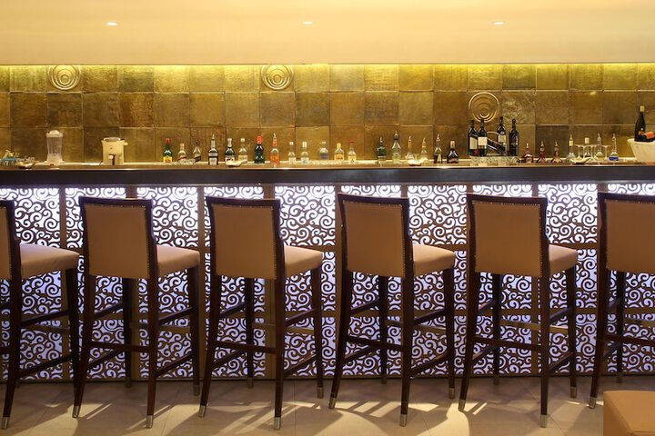 Lounge 43 of 58