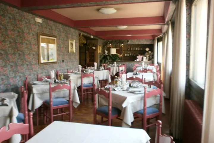 Dining 11 of 11