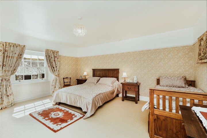 Room 6 of 35