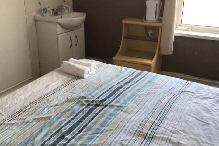 Room 2 of 28