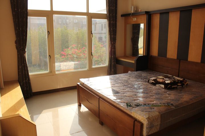 Room 9 of 14