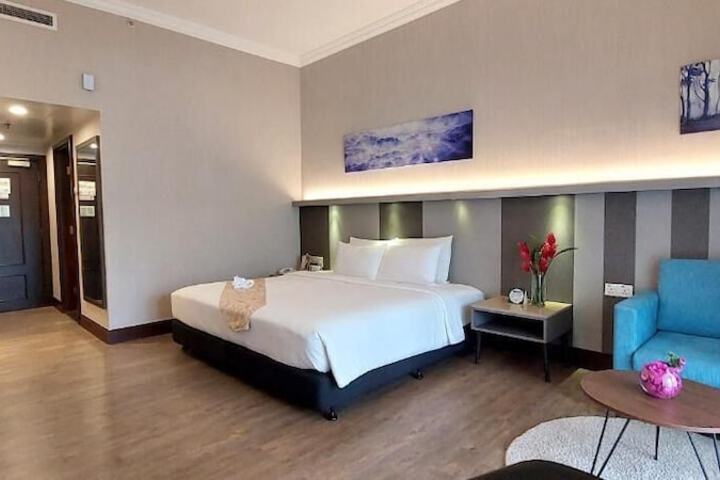 Room 9 of 79
