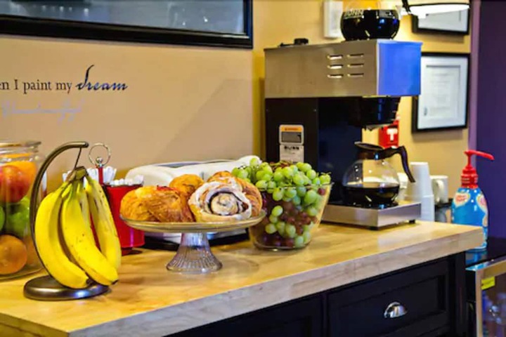 Breakfast/Coffee Service 21 of 24