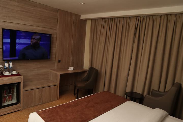 Room 5 of 13