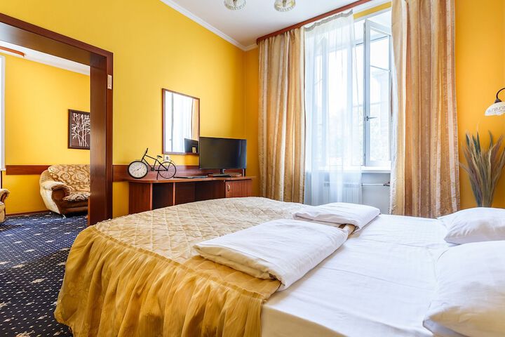 Room 2 of 65