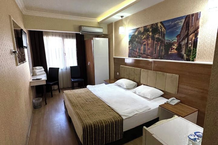 Room 13 of 21