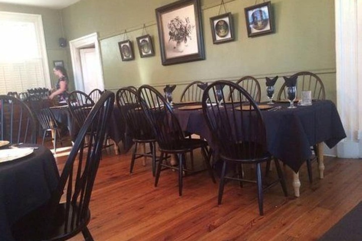 Dining 33 of 57