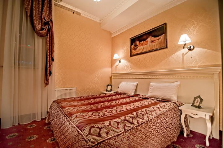 Room 3 of 47