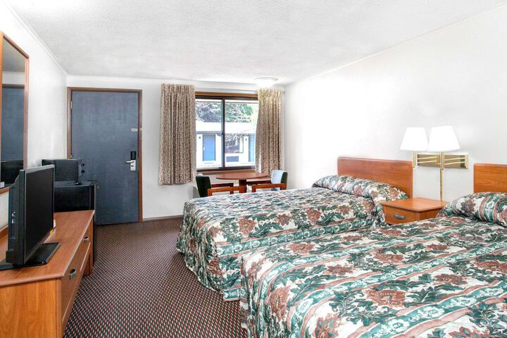 2 Double Beds (2 of 5)