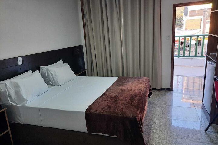 Room 8 of 10