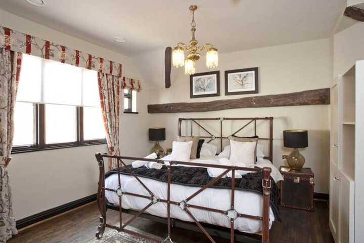 Room 4 of 116