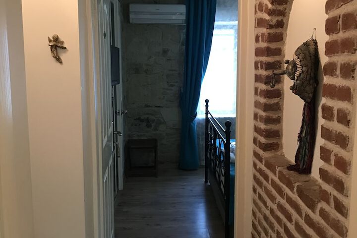 Room 11 of 90