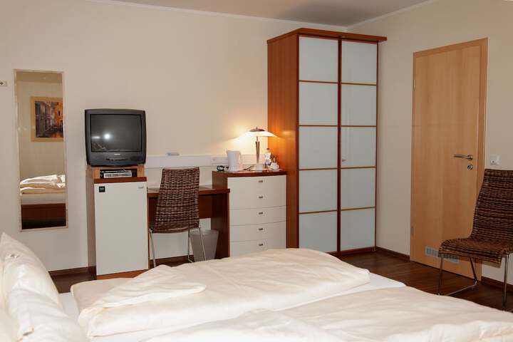 Room 5 of 20