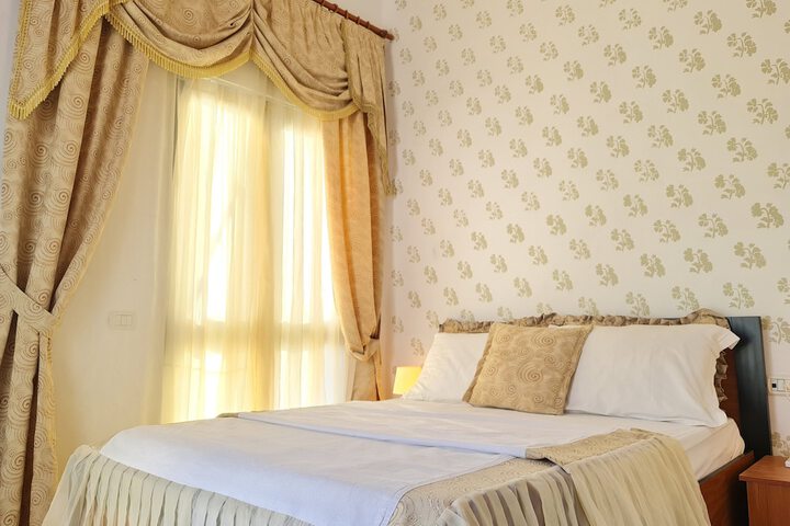 Room 40 of 177