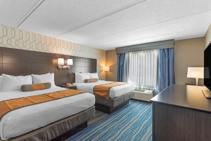 2 Queen Beds Exterior Entrance First Floor Microwave and Refrigerator WiFi Pet Friendly Room Full Breakfast (7 of 12)