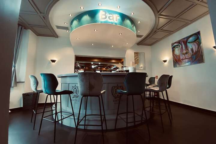 Lounge 58 of 63