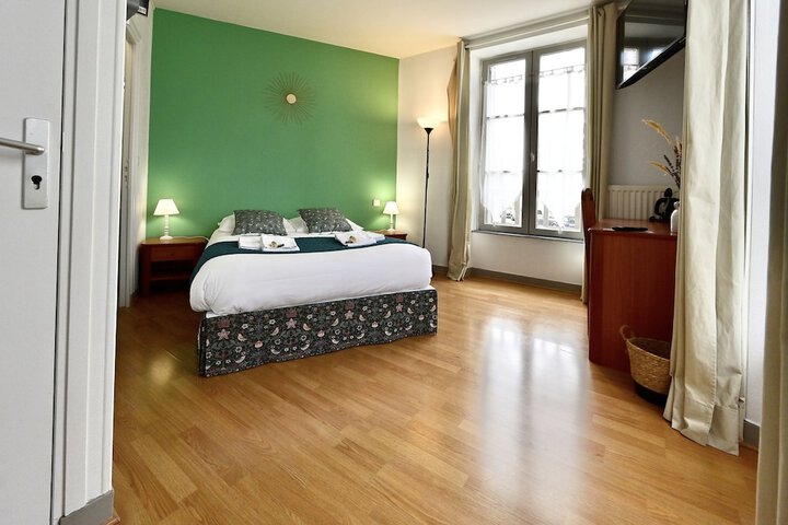 Room 32 of 53