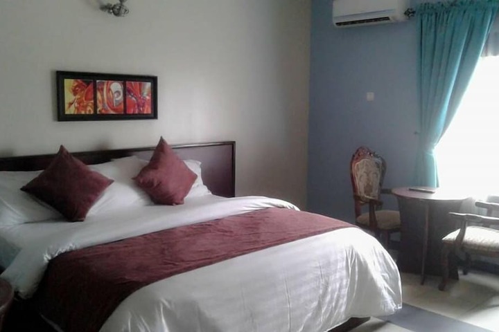 Room 9 of 19