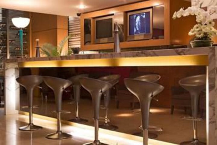 Lounge 40 of 79