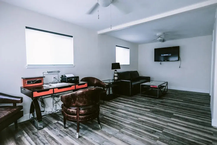 Room 2 of 20