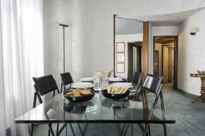 Room 12 of 28