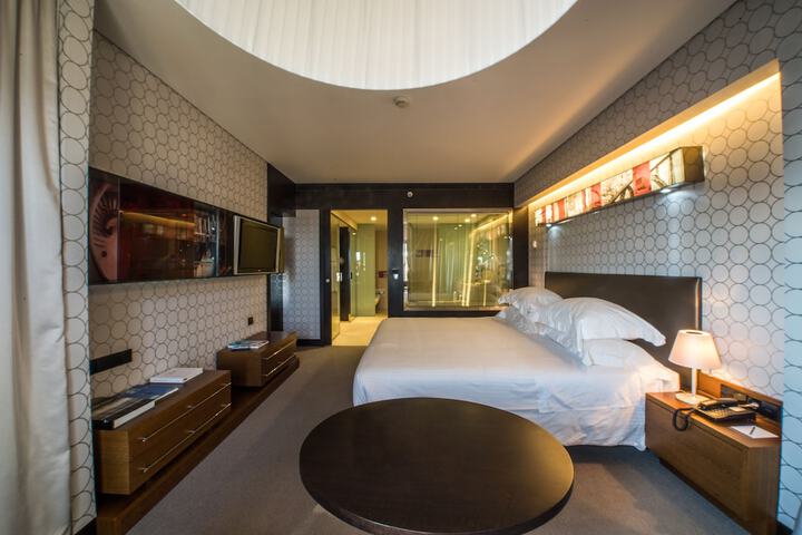 Room 12 of 106