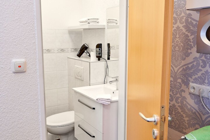 Room 8 of 19