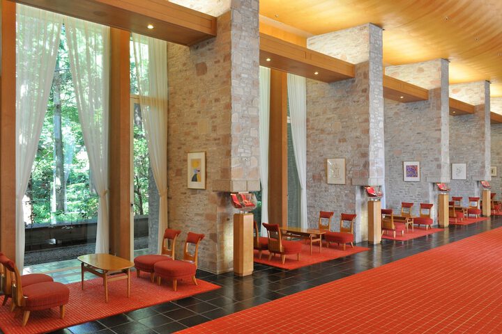 Entrance & Lobby