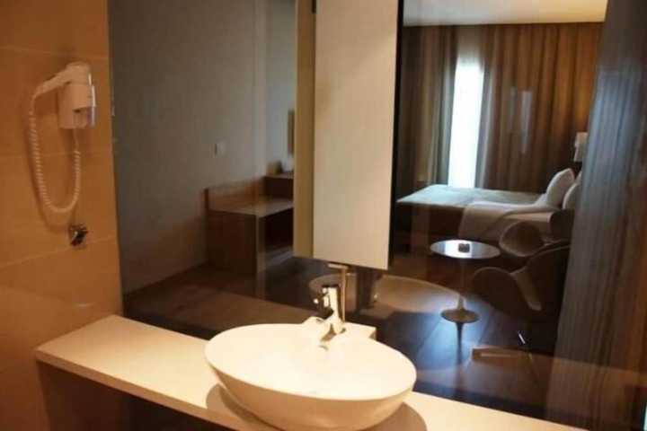 Room 15 of 23