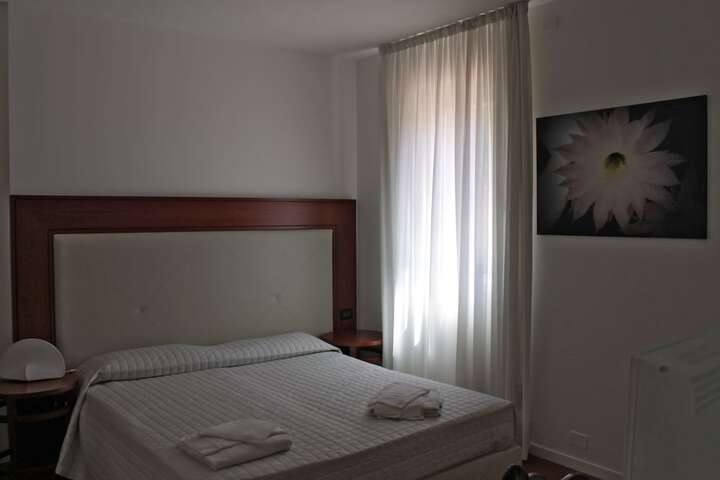 Room 2 of 53