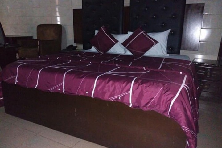Room 4 of 15
