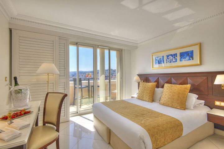 Room 45 of 102