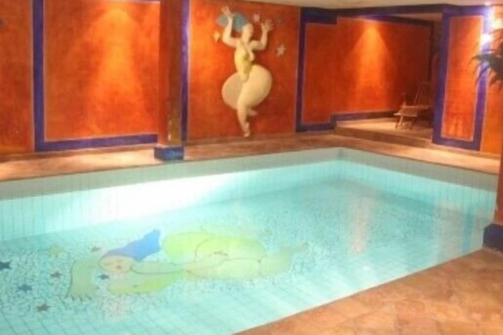 Pool 77 of 106