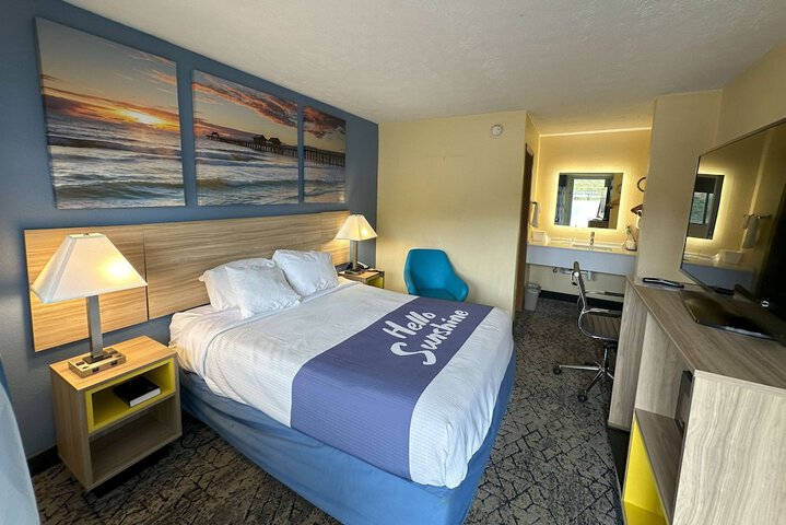 1 King Bed First Floor (9 of 12)