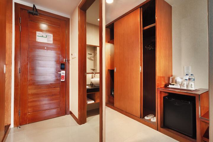 Room 9 of 43