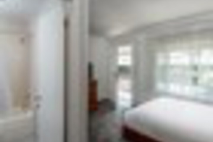 Room 44 of 549