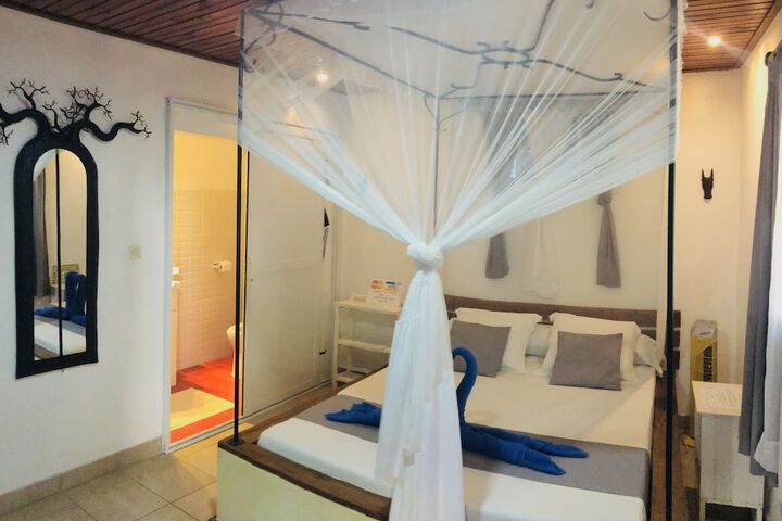 Room 6 of 48