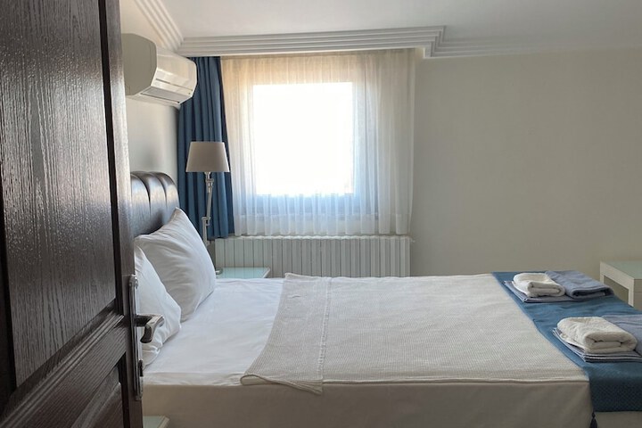 Room 32 of 85