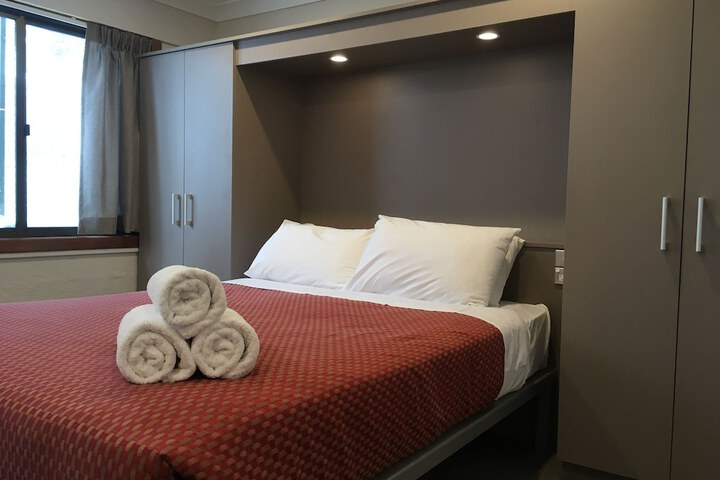 Room 10 of 33