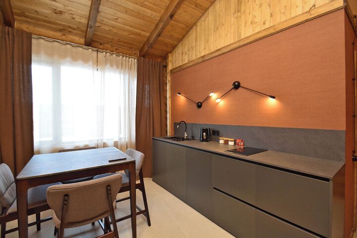 Room 15 of 76