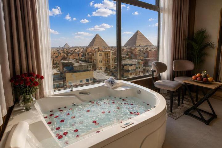 Royal Pyramids View Inn