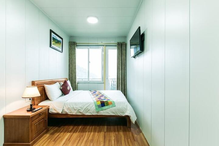 Room 13 of 43